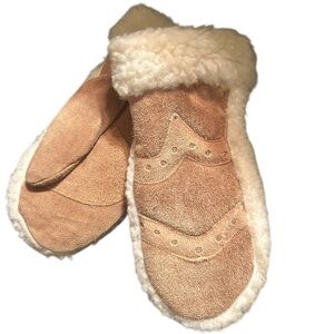 Genuine Leather Tan Shearling Mittens Fits Women’s size 6-7 Cold weather mittens